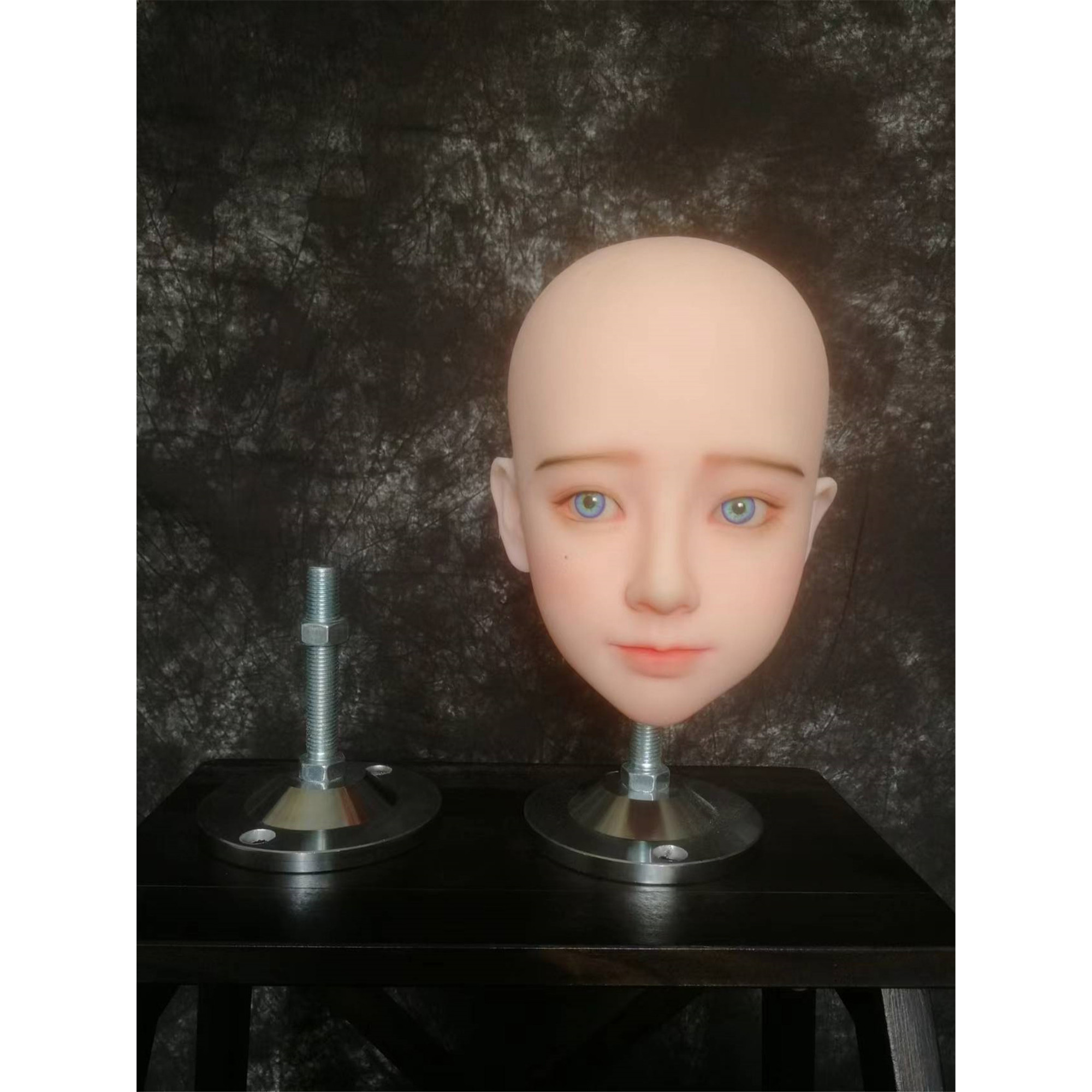 Accessory Doll Head Stand M16